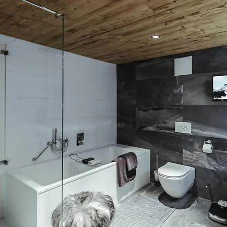 Chalet Arlberg- Exquisites Skigebiet Fuer Bis Zu 16 Gaste In Zurs Villa *
